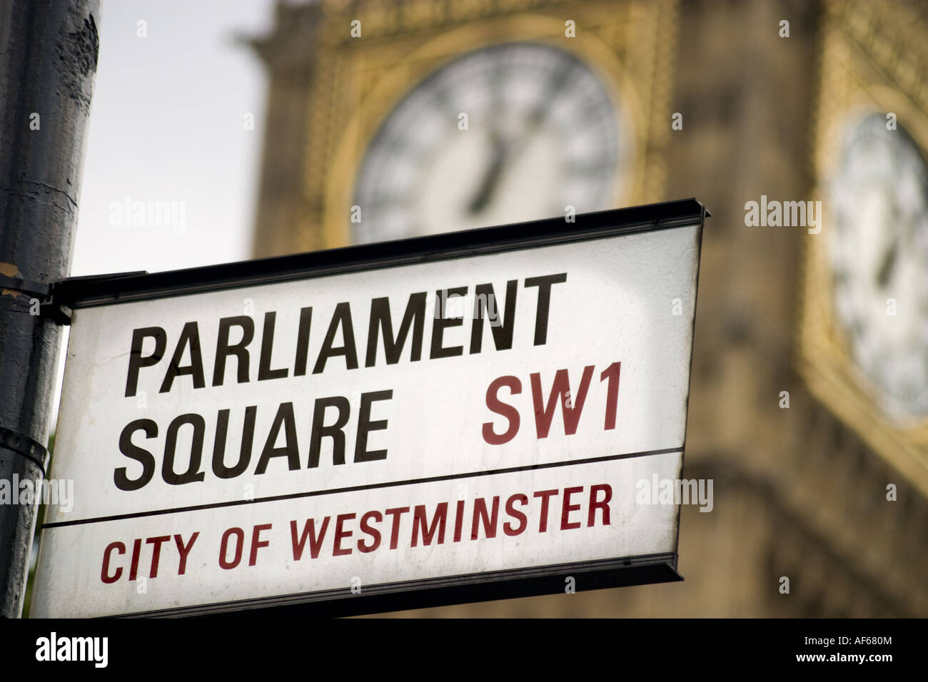 La piazza del Parlamento firmare con il Big Ben Clock Tower in distanza. Foto Stock