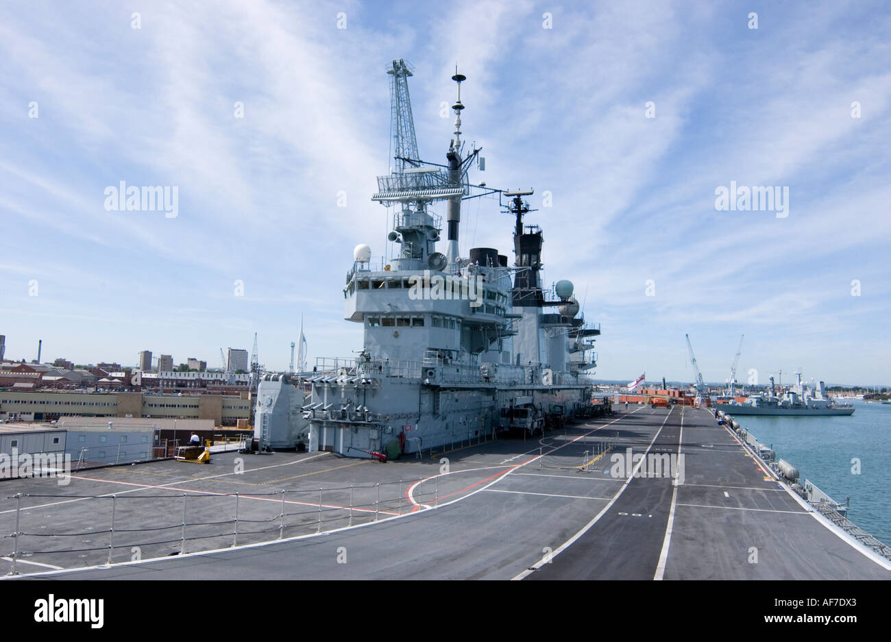 Ponte di volo di HMS illustre in Portsmouth Dockyard Hampshire Foto Stock