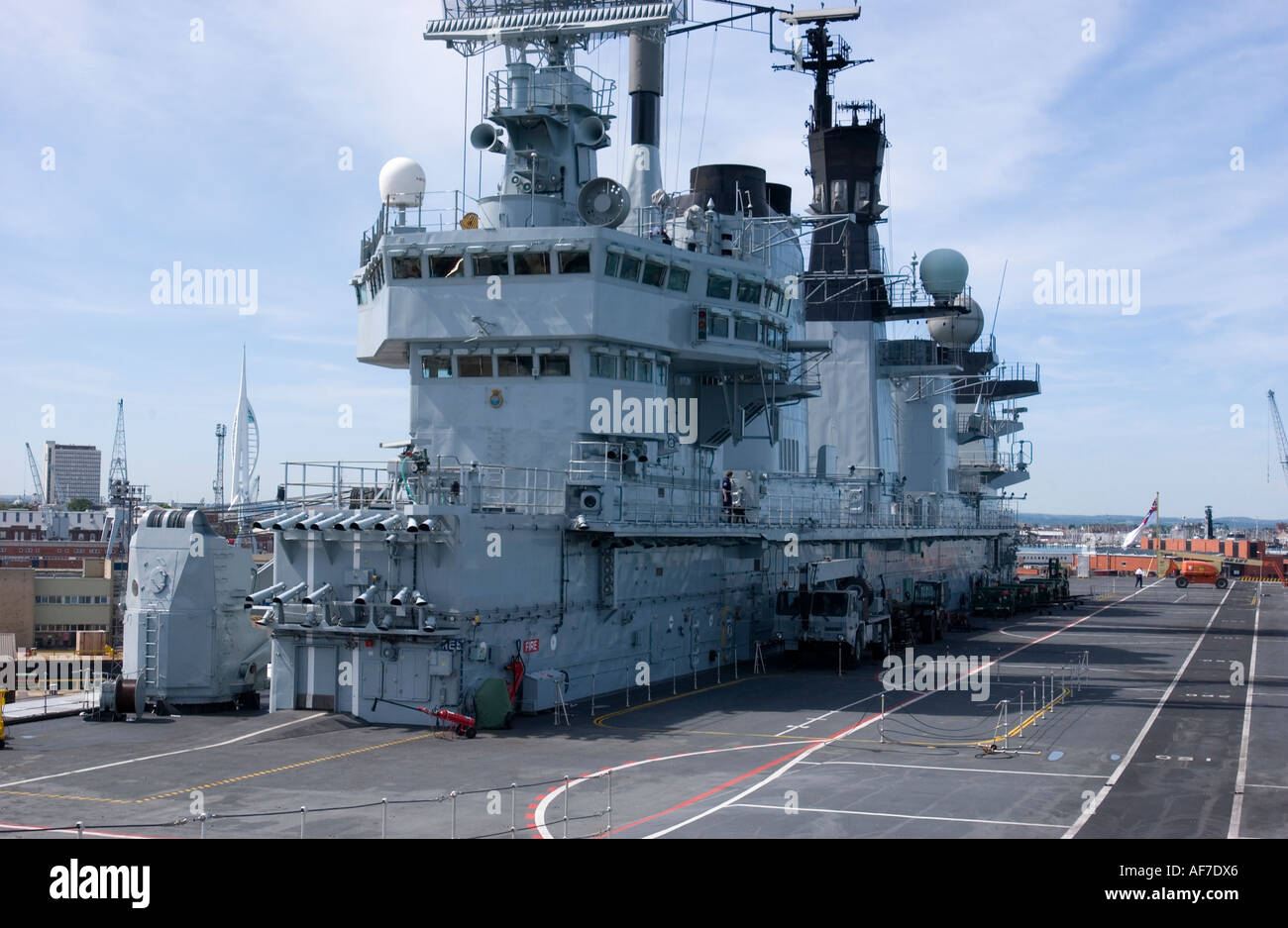Ponte di volo di HMS illustre in Portsmouth Dockyard Hampshire Foto Stock