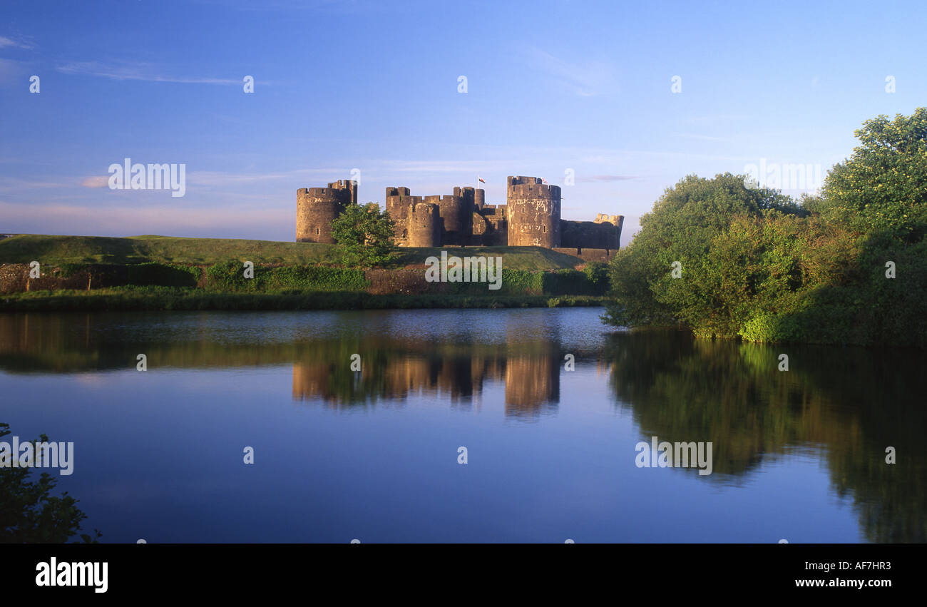 Castello di Caerphilly in estate Caerphilly South Wales UK Foto Stock