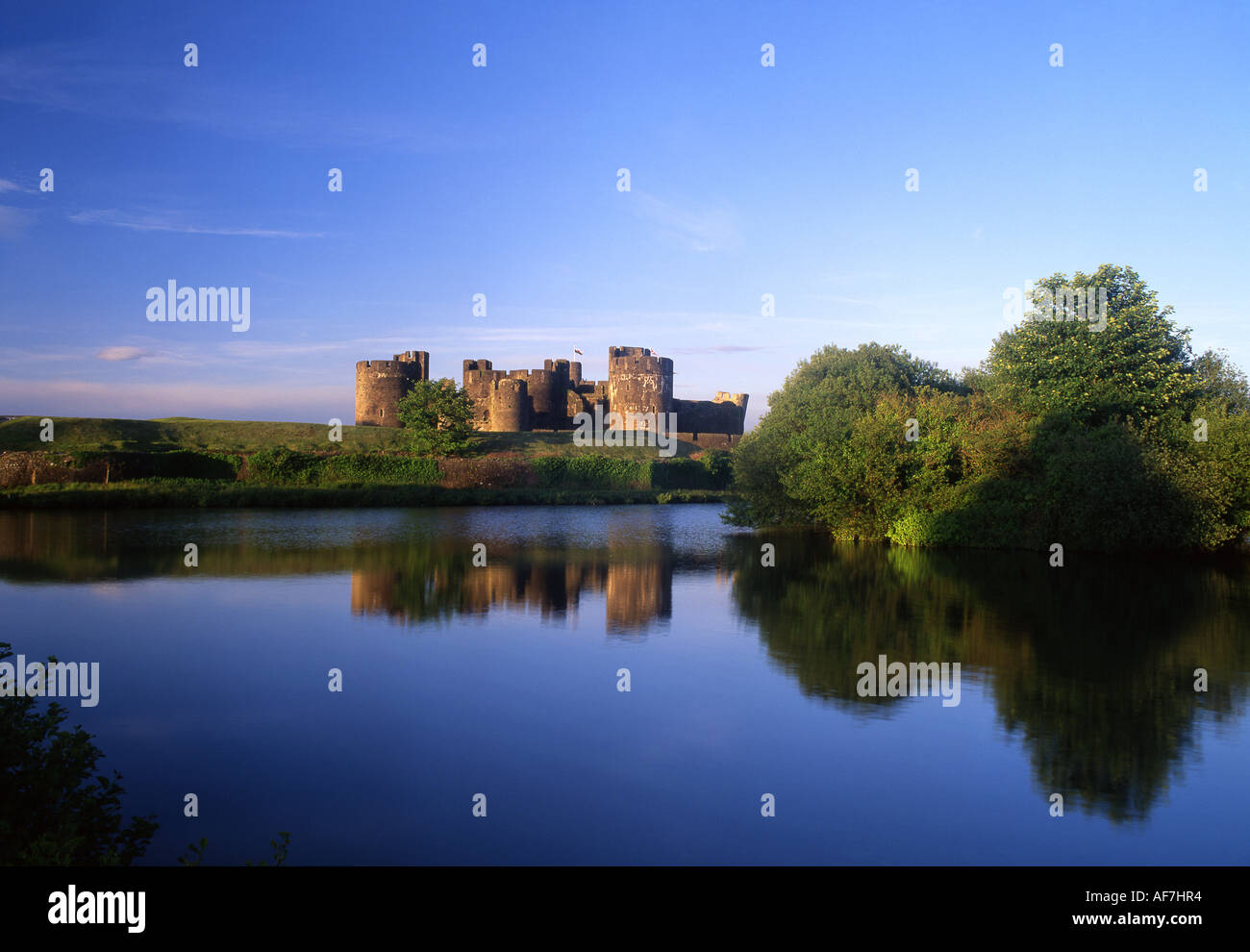 Castello di Caerphilly in estate Caerphilly South Wales UK Foto Stock