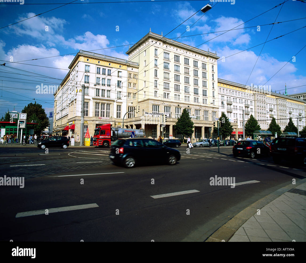 Geografia / viaggi, Germania, Sassonia-Anhalt, Magdeburgo, scene di strada, Ernst-Reuter-Allee, Additional-Rights-Clearance-Info-Not-Available Foto Stock