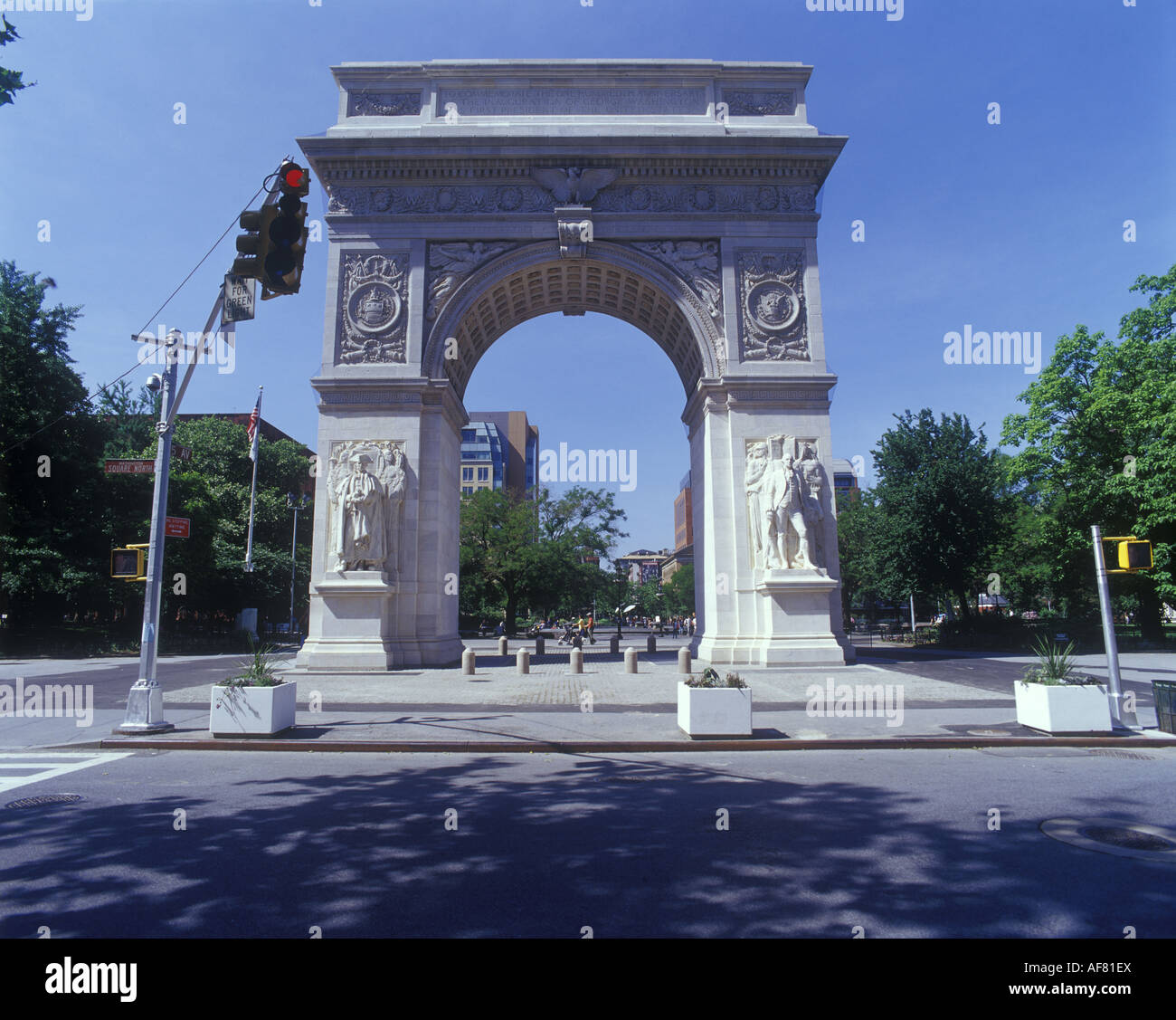 NORTH FACE WASHINGTON SQUARE ARCH (©MCKIM MEAD & WHITE 1892) Washington Square Park Greenwich Village MANHATTAN NEW YORK CITY USA Foto Stock