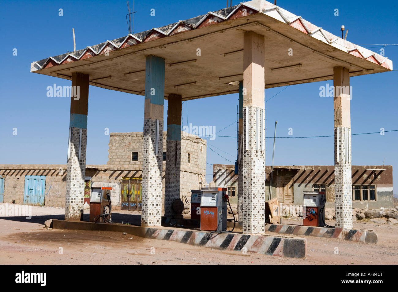 Vecchia Stazione di gas nei pressi di Thuja, Yemen Foto Stock