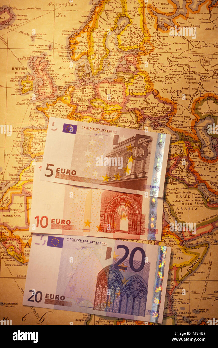 Mappa vecchia di Europa con il nuovo denaro Foto Stock