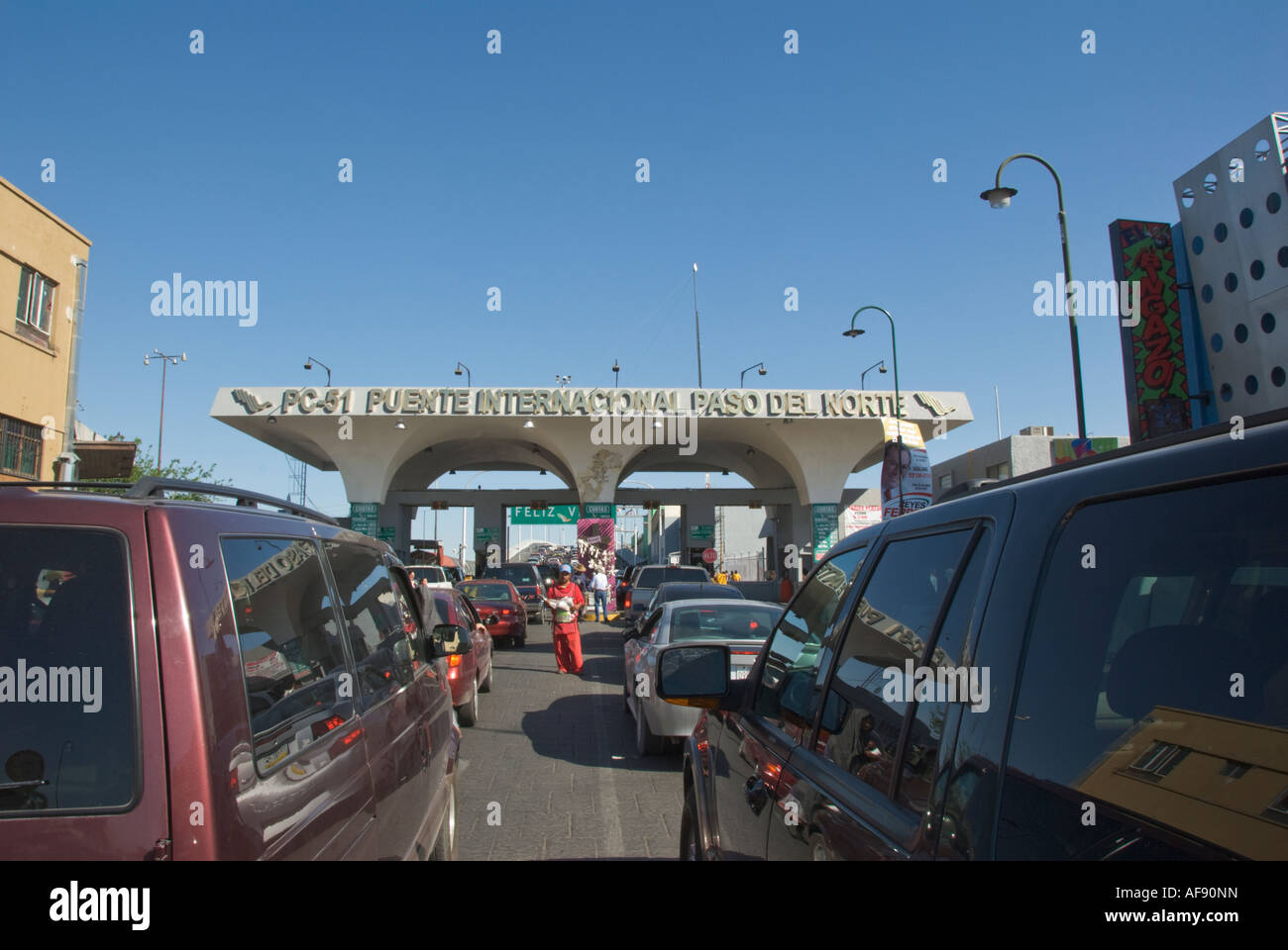 Messico Ciudad Juarez Santa Fe Bridge Toll Plaza del Fiume Rio Grande Traversata a El Paso Texas USA Foto Stock