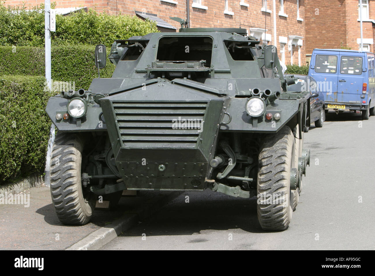 L'ex esercito britannico Alvis Saracen APC restaurato per uso su Belfast scene di strada per la chiusura del film ad anello Foto Stock