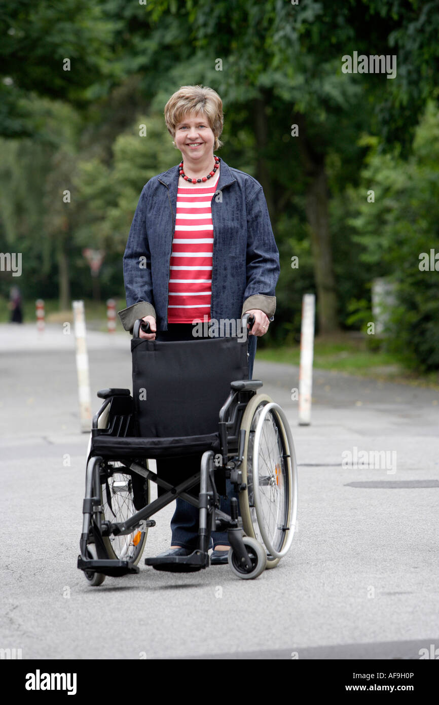 Waltraud Haack dopo il suo trapianto di cuore Lei può fare senza completamente sulla sedia a rotelle al più presto Foto Stock