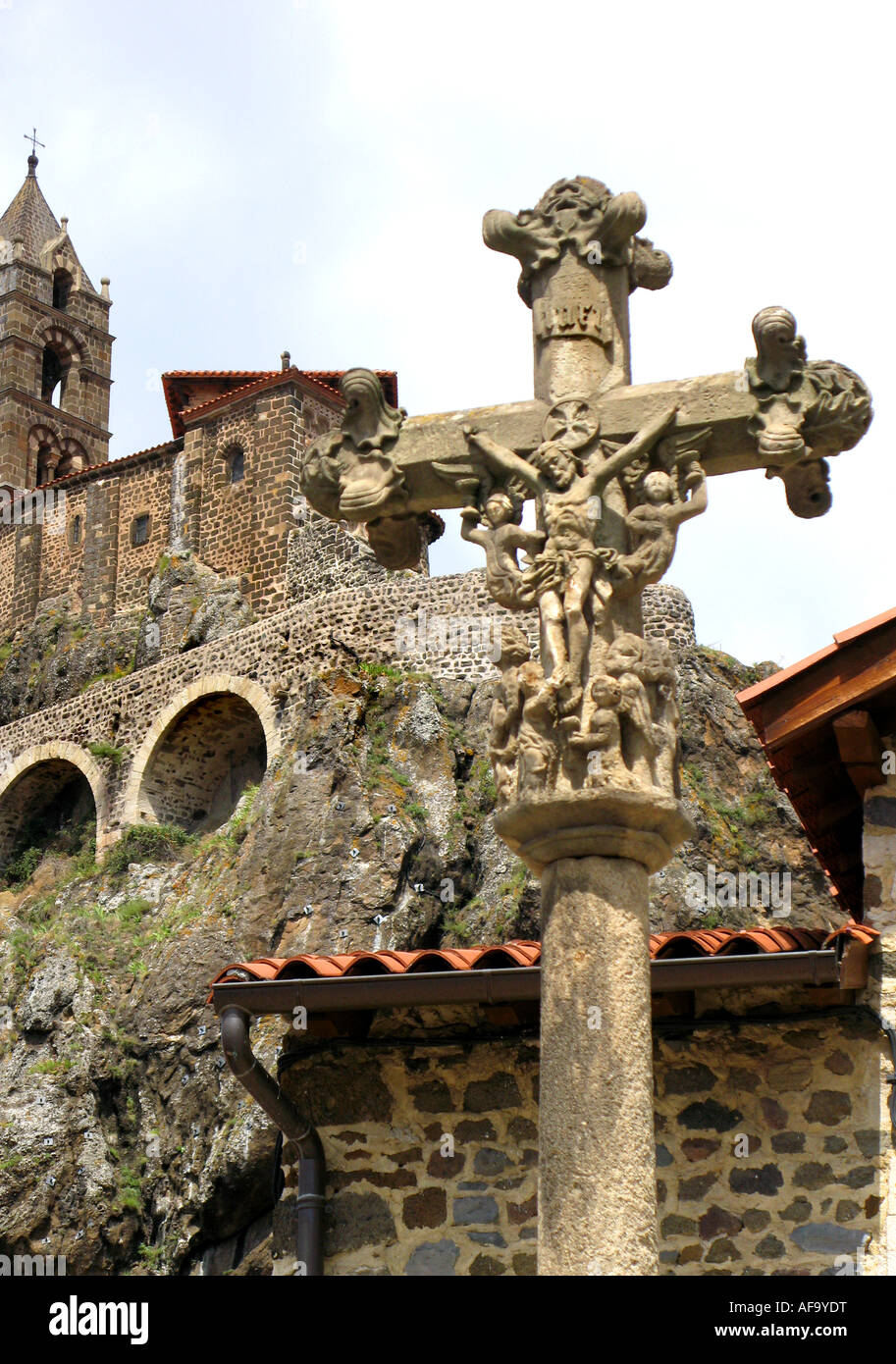 Saint Michel d'Aiguille Cappella Le Puy en Velay coni vulcanici Massiccio Centrale Auvergne Francia - Francese Foto Stock