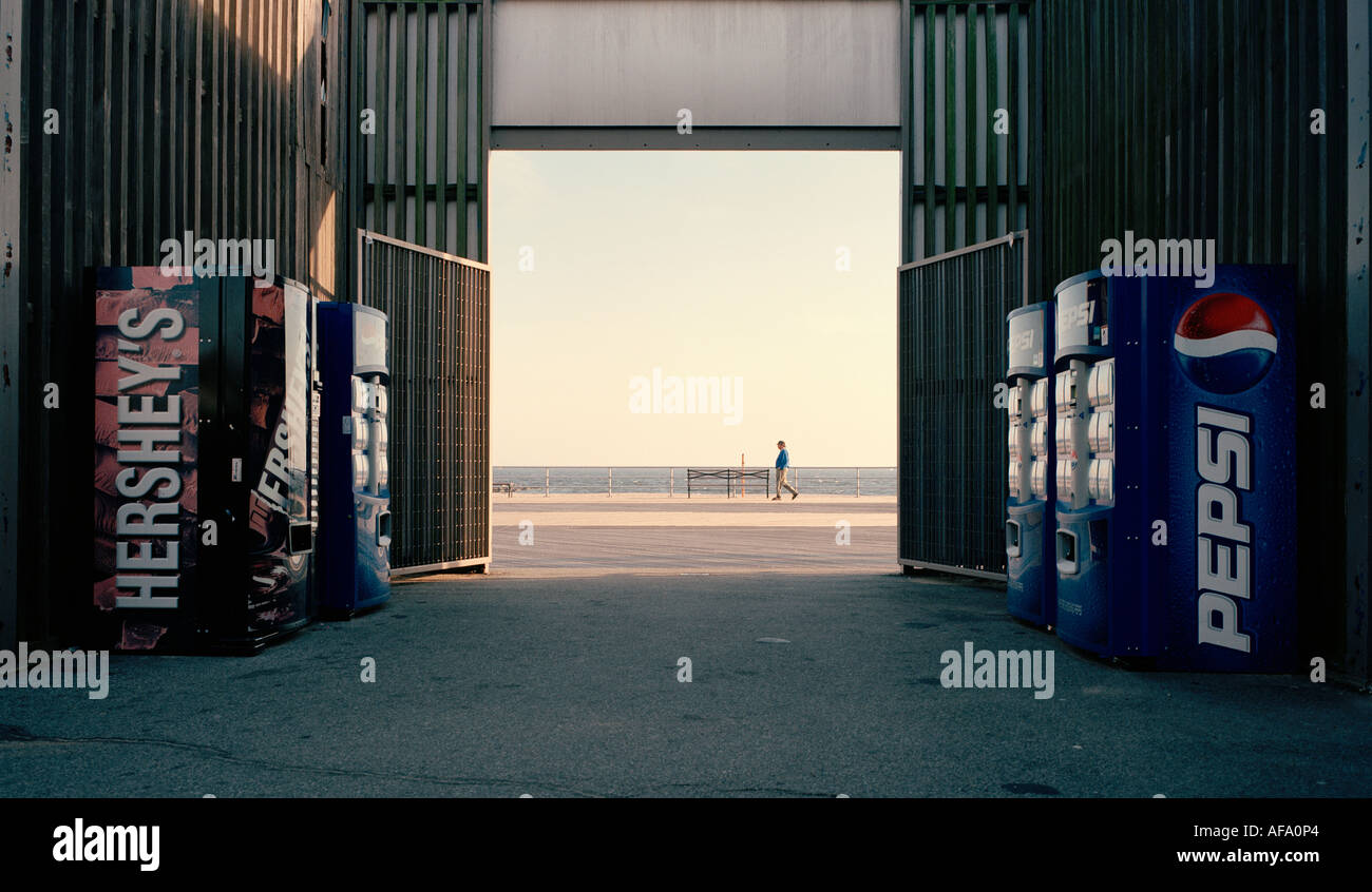 Vending machines dal lungomare, a Coney Island, New York. Foto Stock
