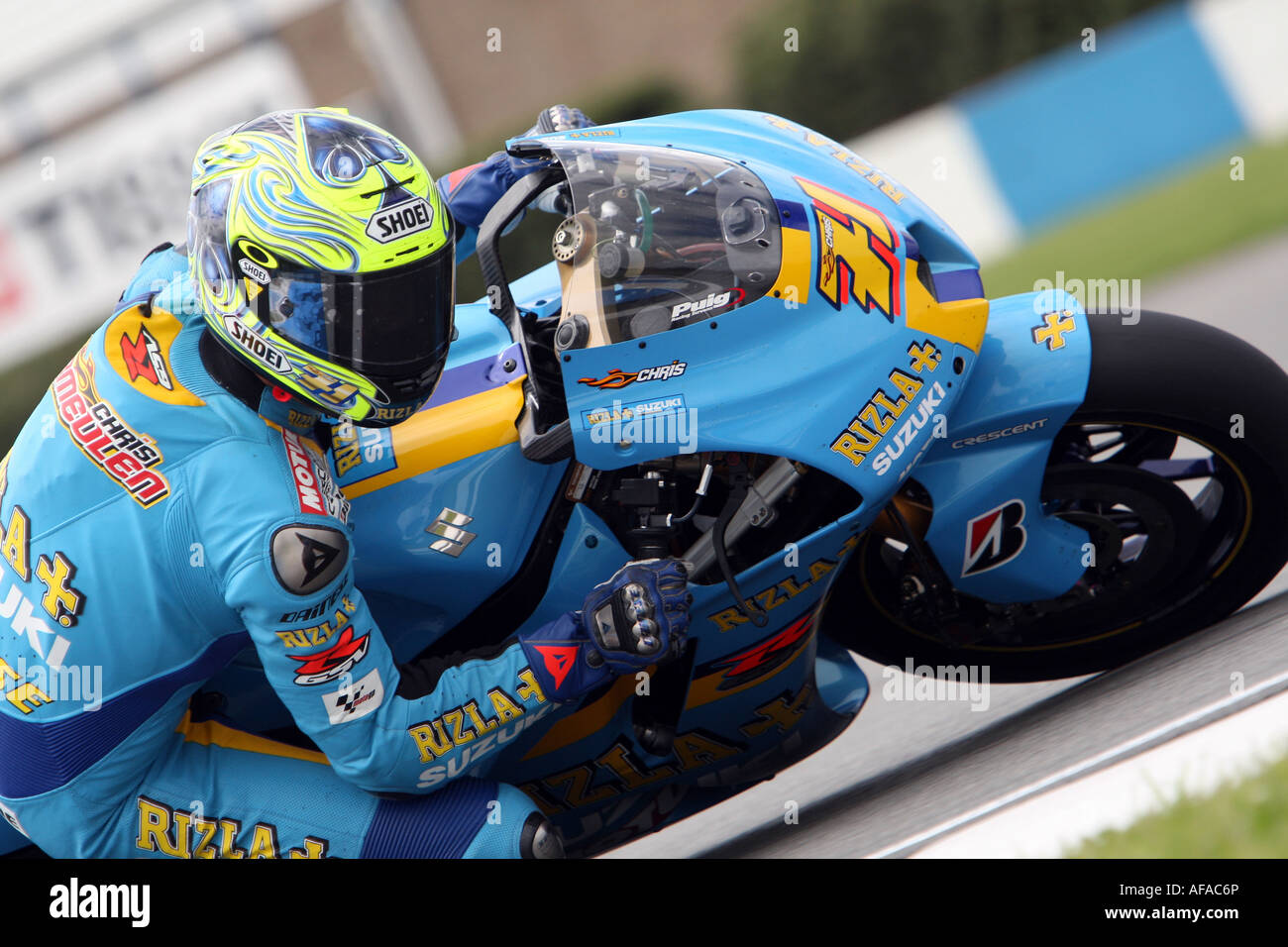 Chris Vemeulen Rizla Suzuki Moto GP pilota al loop di Melbourne, Donington Park nelle qualifiche motogp Foto Stock