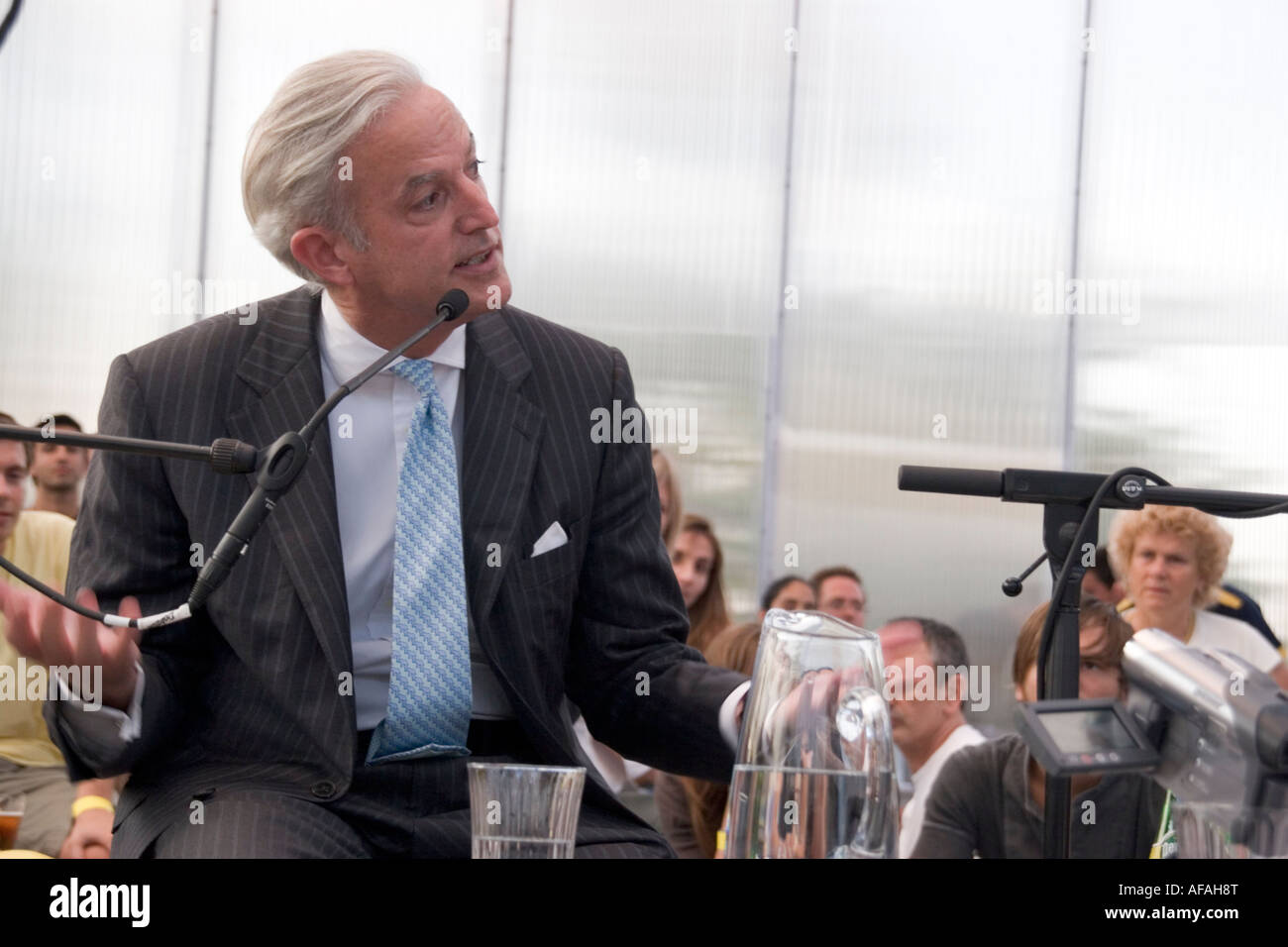 Direttore della metropolitana di Londra Tim O'Toole ha intervistato presso la Galleria della Serpentina 24 ore di dibattito MARATONA DI LONDRA, REGNO UNITO, 28/07/06 Foto Stock