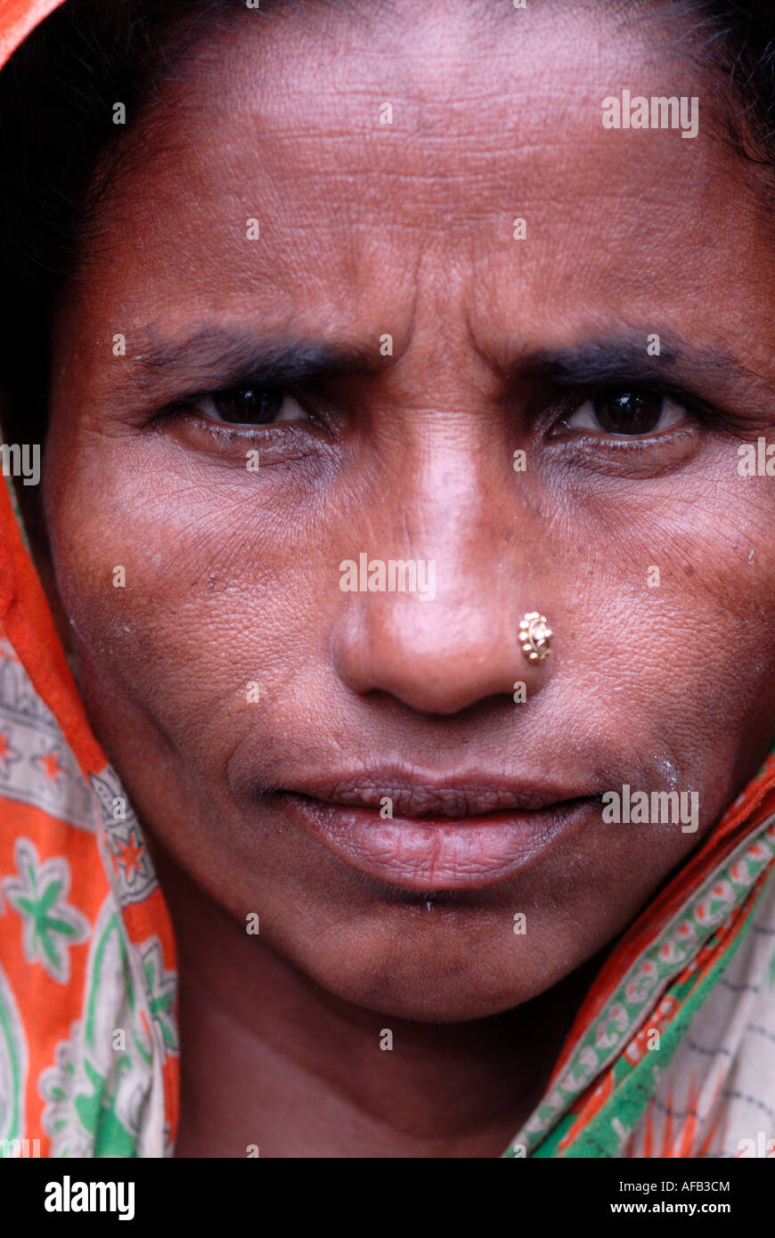 Bangladesh 2007 dopo il diluvio.una donna vittima delle inondazioni del villaggio. Foto Stock