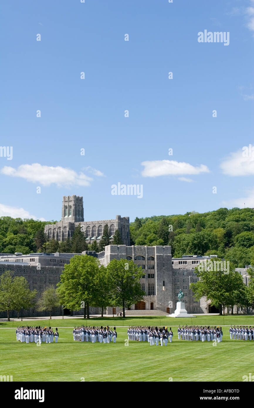 Cadetti marzo sulla pianura annuale Rassegna Alumni'Accademia Militare degli Stati Uniti a West Point Hudson Valley New York Foto Stock