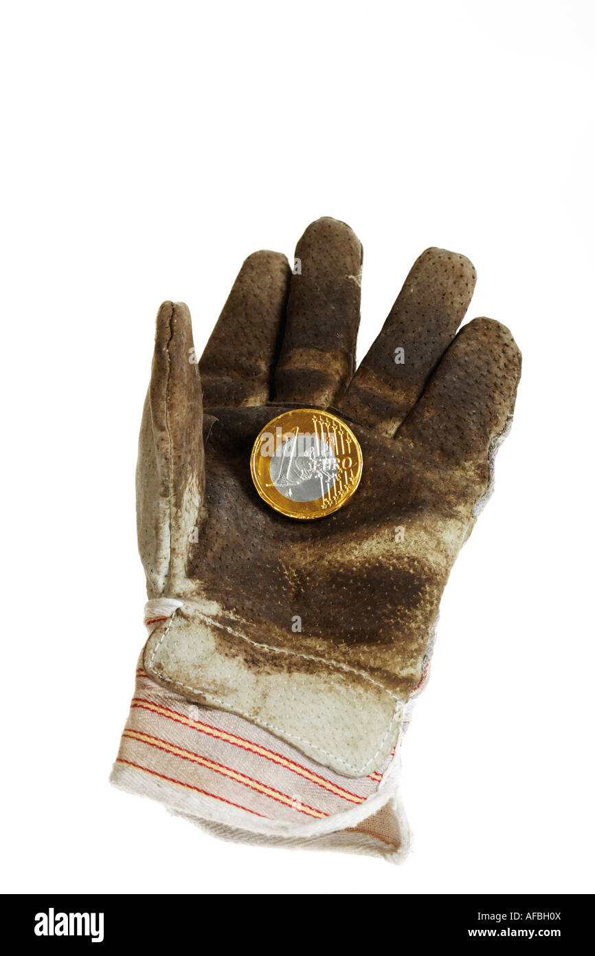 Euro moneta sul guanto di lavoro, close-up Foto Stock