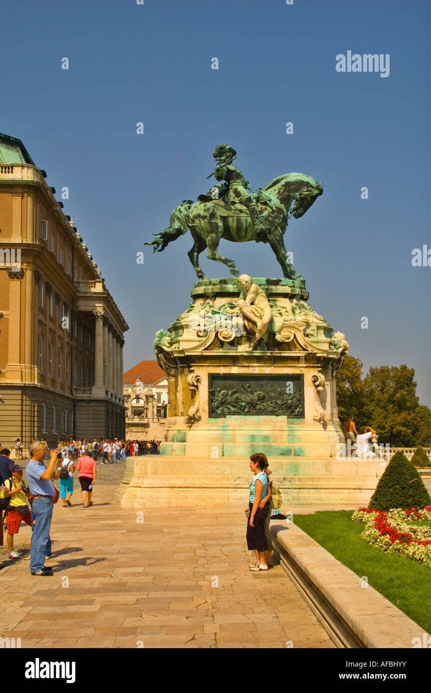 Statua del Principe Eugenio di Savoia al di fuori la Galleria Nazionale Ungherese nel castello di Buda del distretto di Budapest Ungheria Unione europea Foto Stock