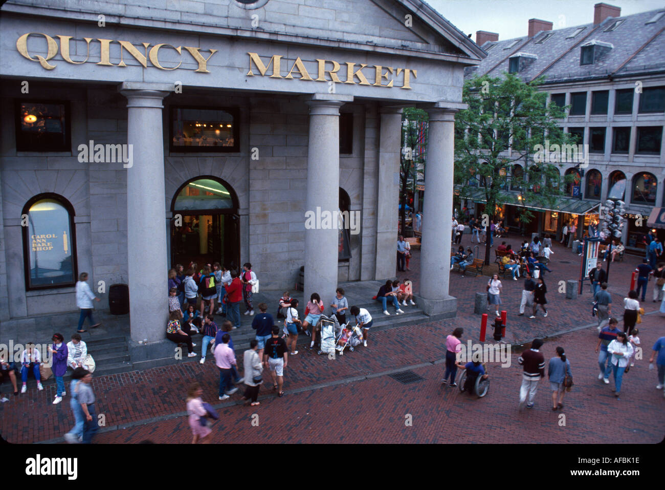 Massachusetts,New England,Boston,Beantown,Quincy Market,marketplace,costruito 1825 più visitata destinazione turistica in città MA012,i visitatori viaggiano in viaggio Foto Stock