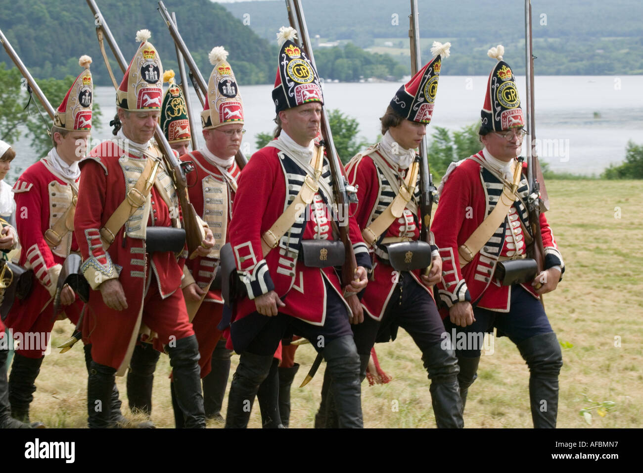 Raffigurante i soldati britannici Fort Ticonderoga New York annuale di Grand Encampment rievocazione storica del francese la guerra di indiano Foto Stock