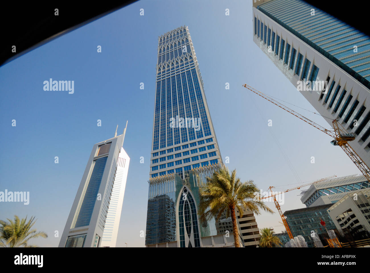 I moderni grattacieli su Sheikh Zayed Road, Dubai, Emirati Arabi Uniti Foto Stock