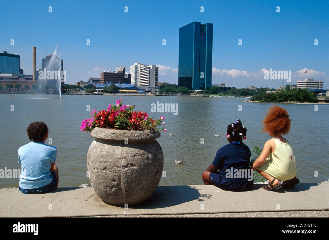 Toledo Ohio, Maumee River Water Eastside Kids, bambino, bambini, vista skyline della città, paesaggio urbano, centro, centro città, edifici, skyline città paesaggio urbano, a Foto Stock
