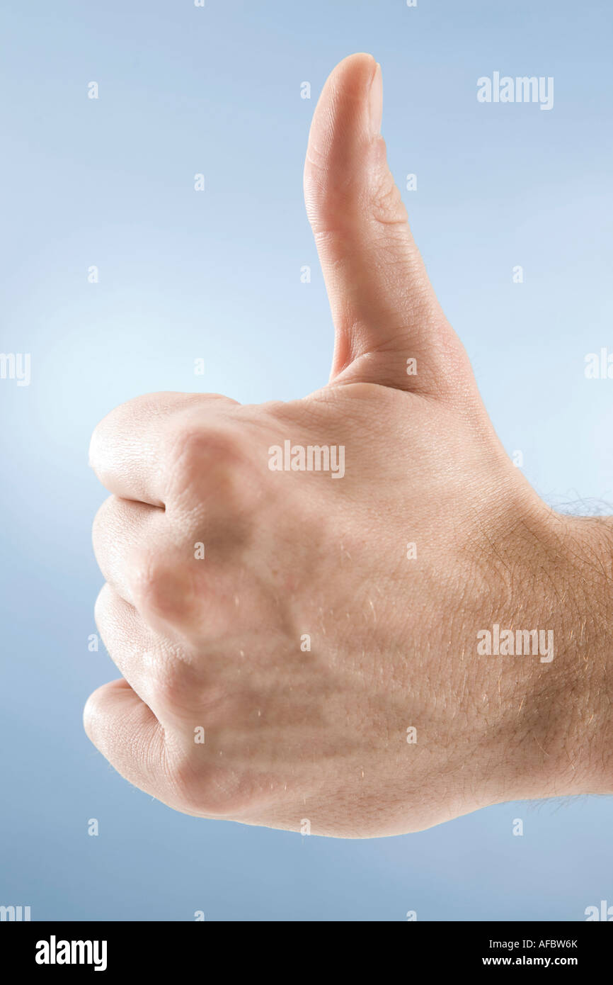 Il gesto a mano, pollice in alto, close-up Foto Stock
