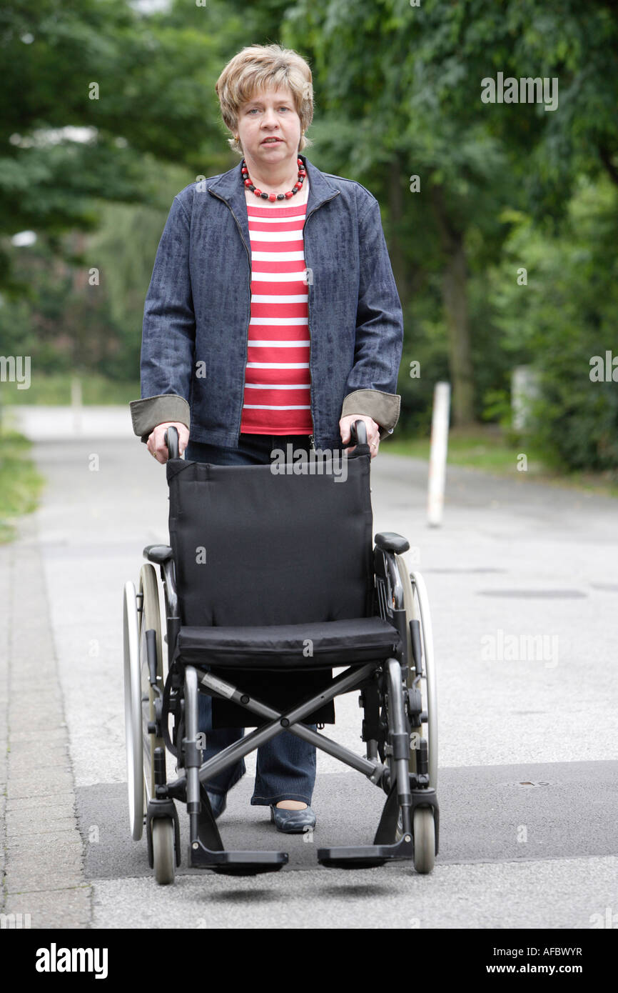 Waltraud Haack dopo il suo trapianto di cuore Lei può fare senza completamente sulla sedia a rotelle al più presto Foto Stock