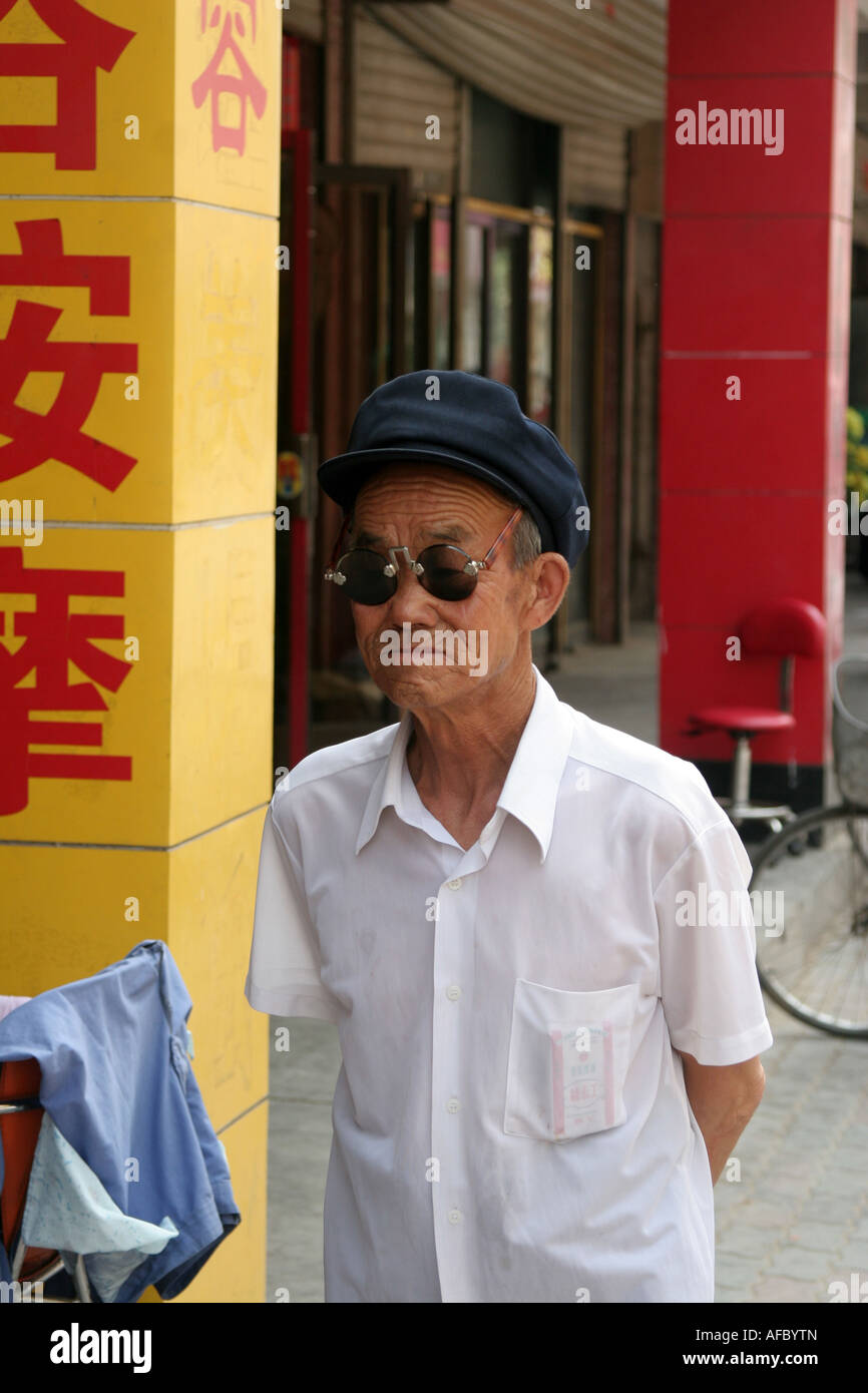 Il vecchio cinese al Zhongwei città Ningxia Cina Agosto 2007 Foto Stock