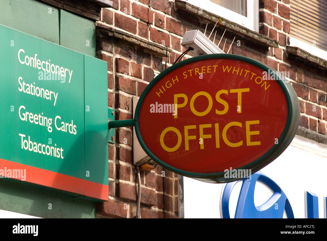 Facciata del post office branch, High Street, Whitton, Middx, Regno Unito. Foto Stock