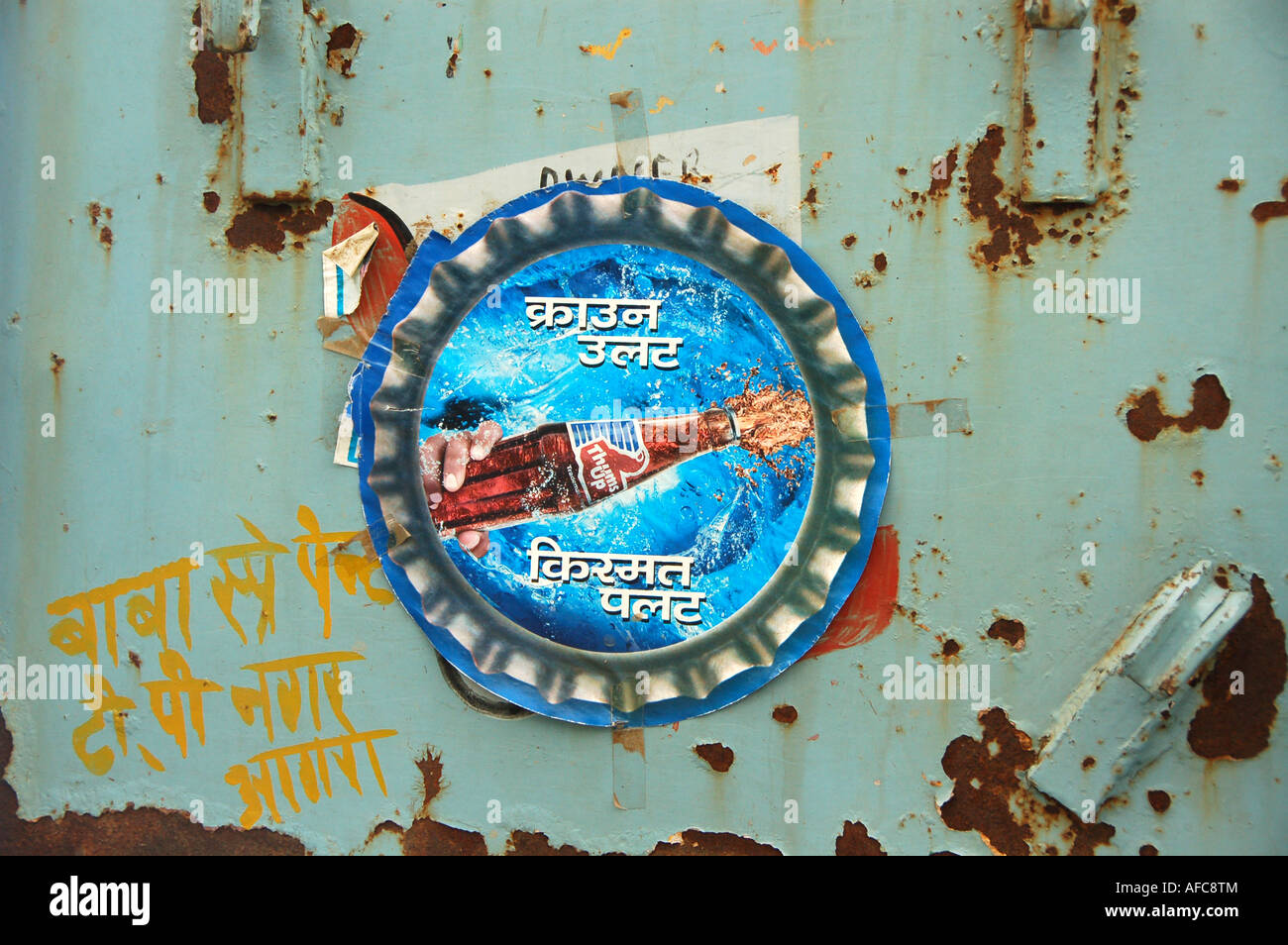 Logo sul carrello per Indian soft drink "pollice in alto", Delhi, India Foto Stock