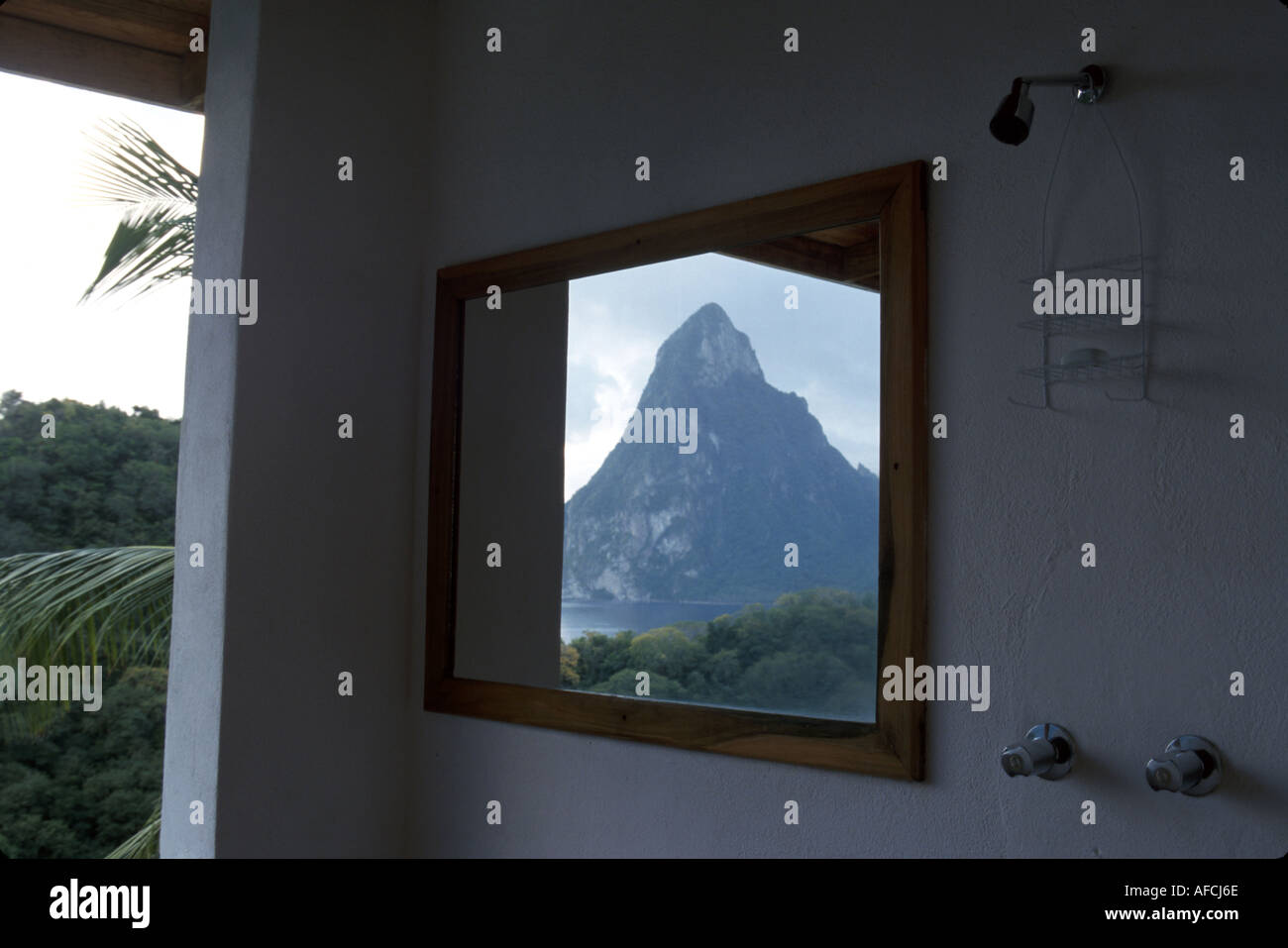 St. Lucia,West Indies,Windward Islands,Eastern Caribbean,Lesser Antilles,Tropics,clima caldo,Anse Chastanet Resort,Royal Palm room 7F doccia Foto Stock