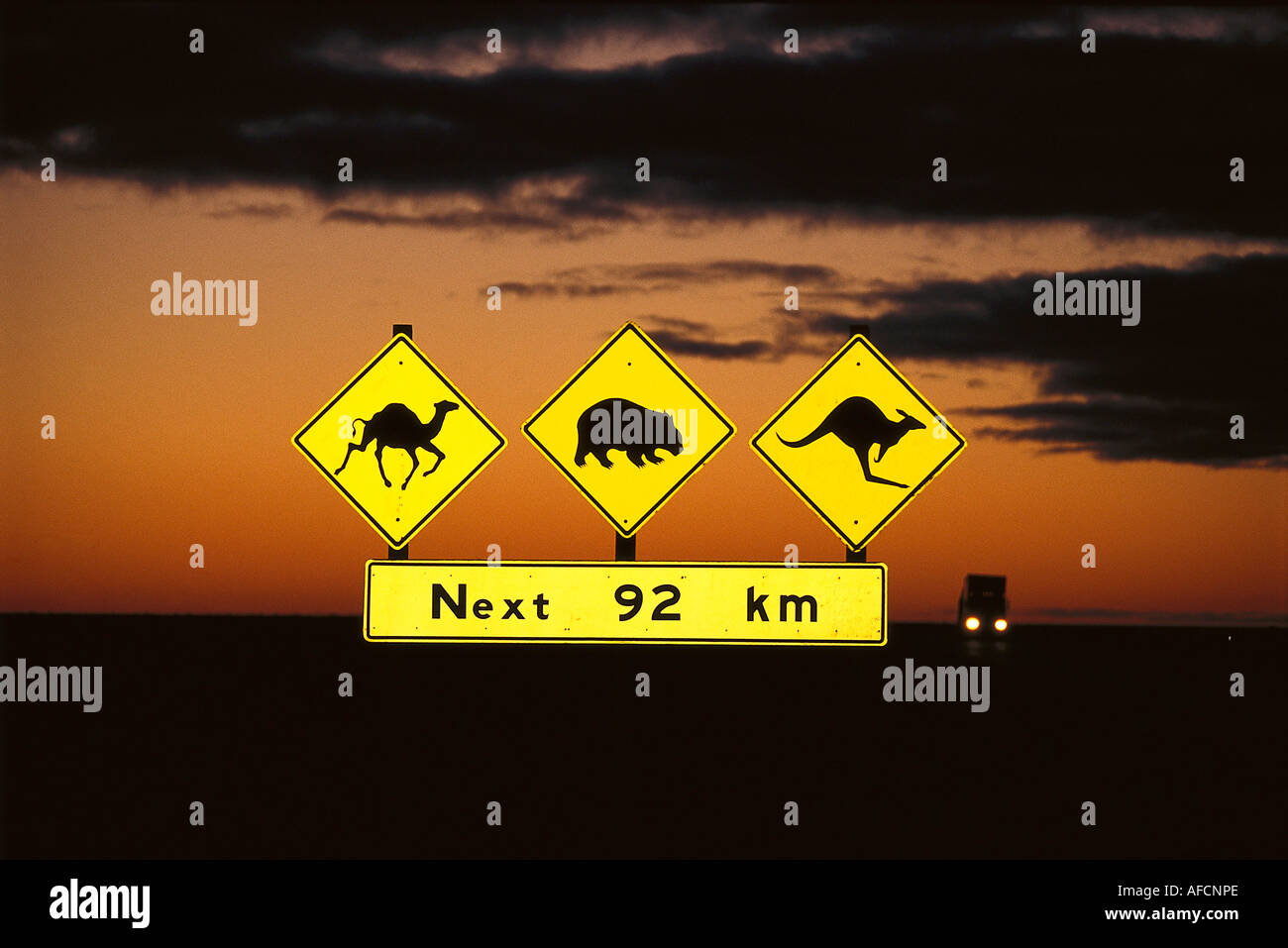 Cartelli stradali di Sunrise, Eyre Highway SA, Australia Foto Stock