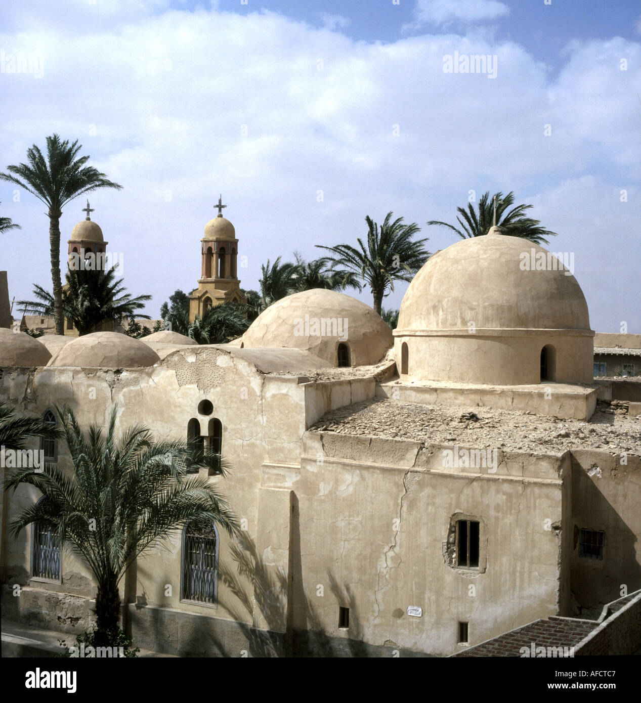 Geografia / viaggi, Egitto, oasi, Wadi un Natrun, al monastero di Baramus, costruito: IV secolo, vista sugli edifici, architettura Foto Stock