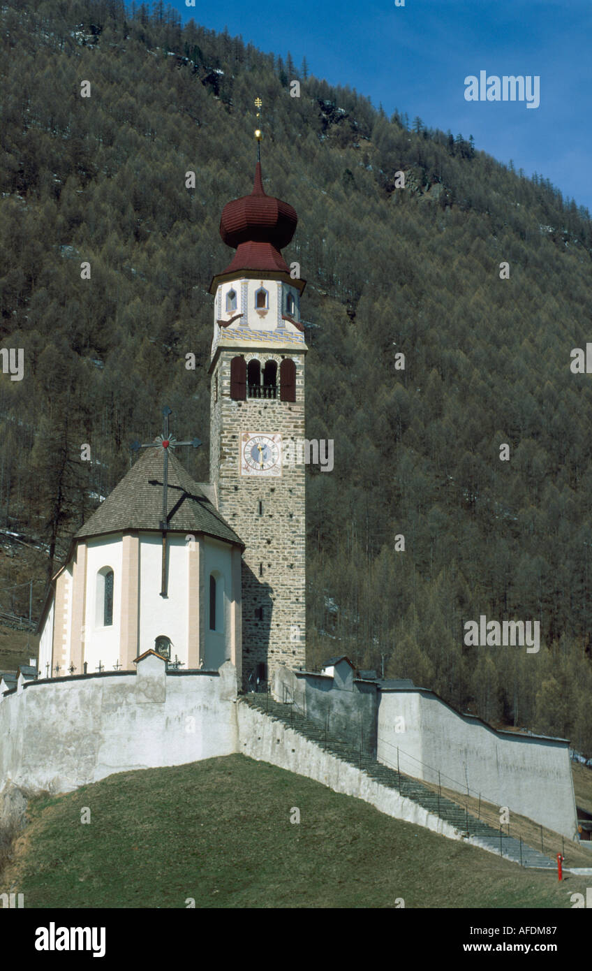 La chiesa del villaggio di Unser Frau, Val Senales (Val Senales) Trentino Alto Adige Italia Aprile 1999 Foto Stock
