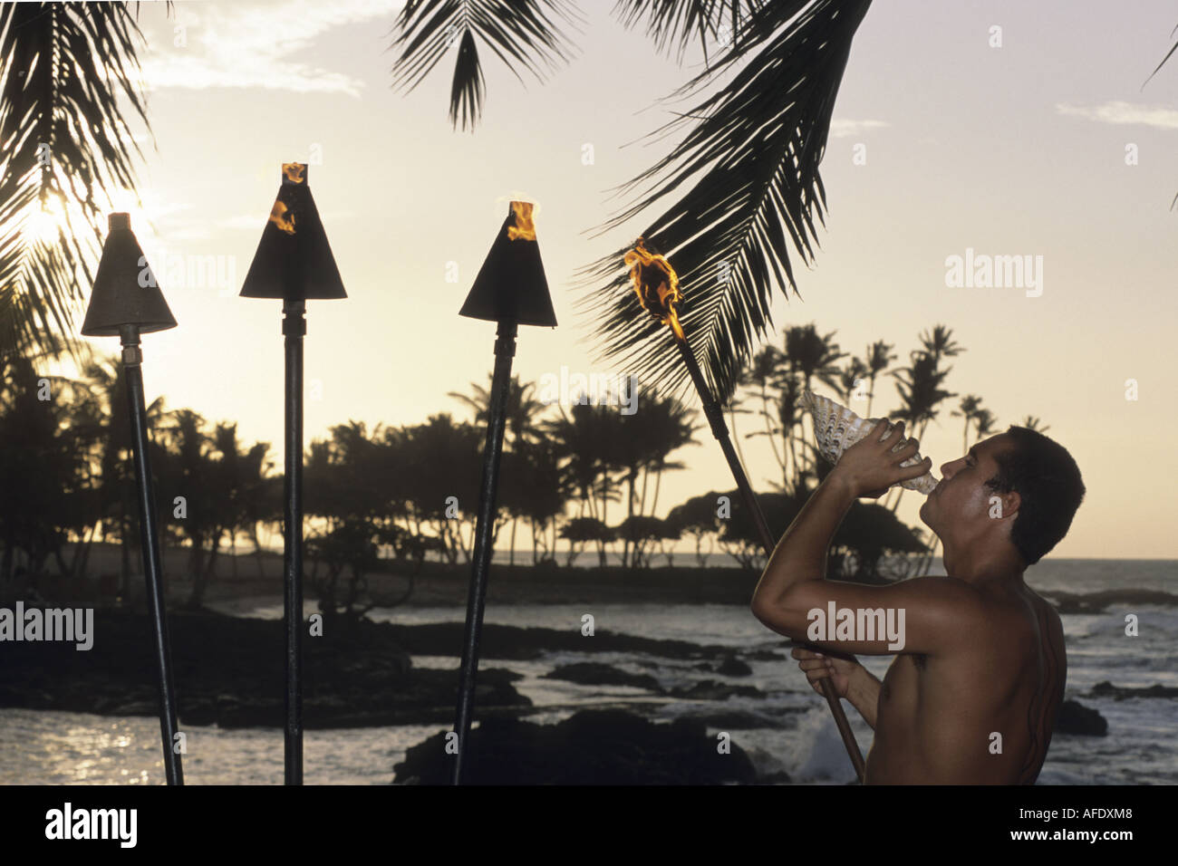 Shellblower al tramonto, il Fairmont Orchid Hotel, Costa di Kohala, Big Island delle Hawaii, Hawaii, STATI UNITI D'AMERICA Foto Stock