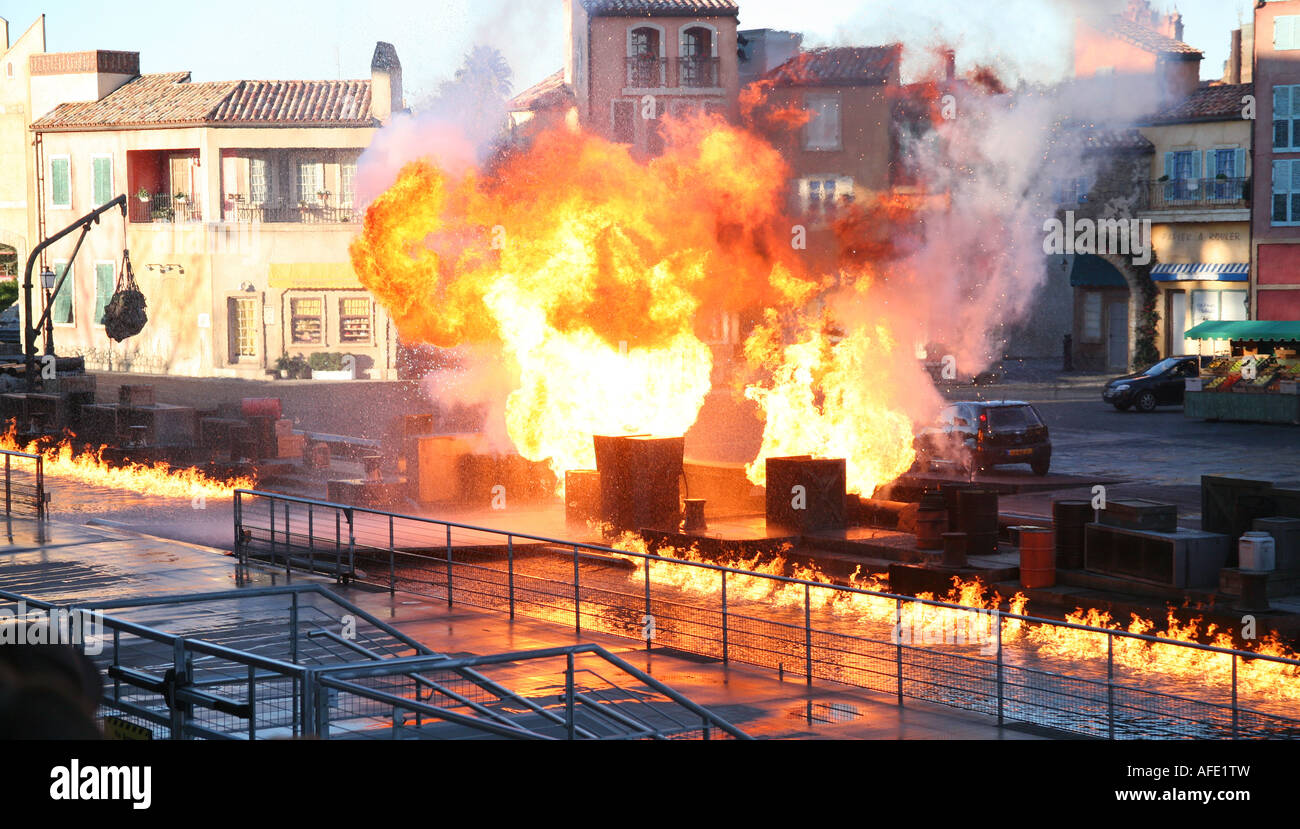 MGM Metro Goldwyn Mayer Studios a Disney World Orlando esplosione con un sacco di fuoco e calore Foto Stock