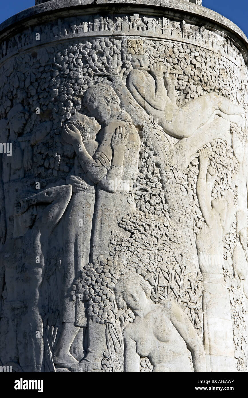 Dettaglio di un basso rilievo da Paul Landowski - la città e il paese piaceri - Fontana a Porte de St Cloud piazza di Parigi Foto Stock