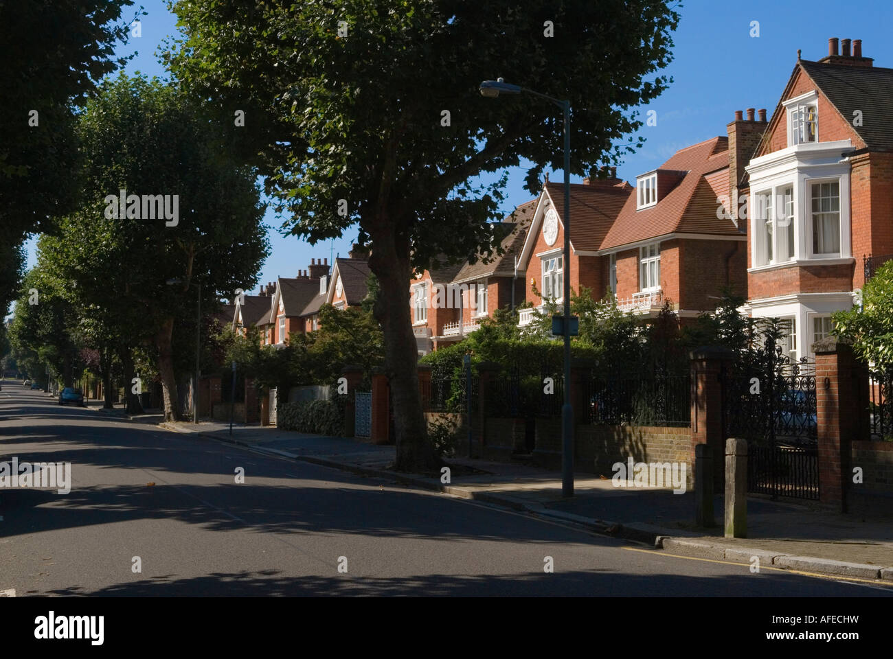 Putney South West London UK Gwendolen Avenue tipico grandi e costose case private. HOMER SYKES Foto Stock
