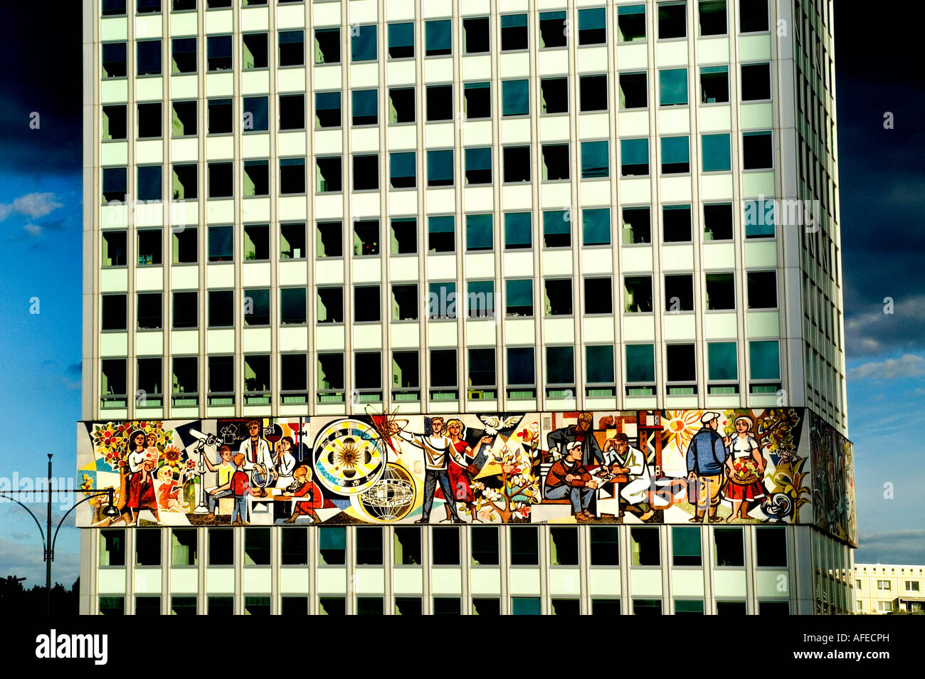 Alexanderplatz Piazza Alexander Berlin Germania tedesco ( dipinto murale ex Berlino est area ) Foto Stock