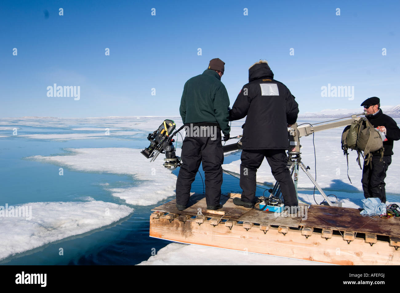 Troupe di lavoro elevate molla artico rendendo gli oceani filmato, un film di Galatee films e Disneynature rilasciato Aprile 2010 Foto Stock