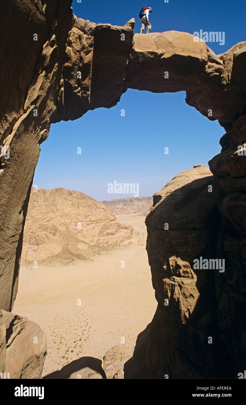 Ponte di Pietra di Burdah Wadi Rum Giordania Foto Stock