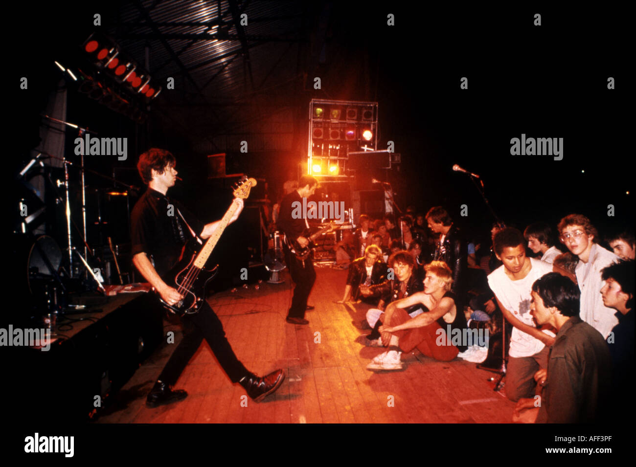 STRANGLERS circa 1984 con J J Burnel a sinistra e Hugh Cornwell a destra Foto Stock