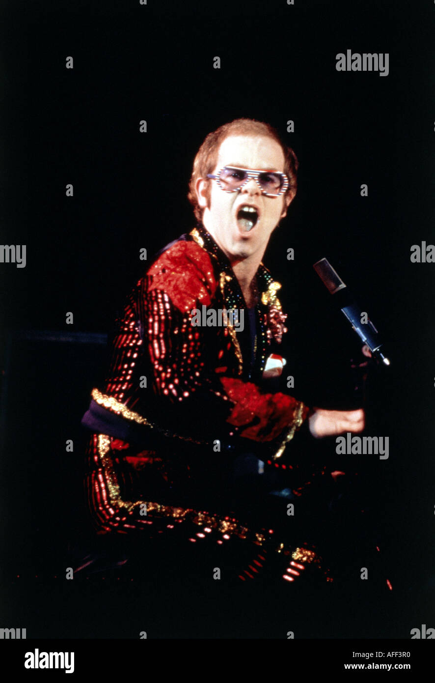 ELTON JOHN UK musicista rock Foto Stock