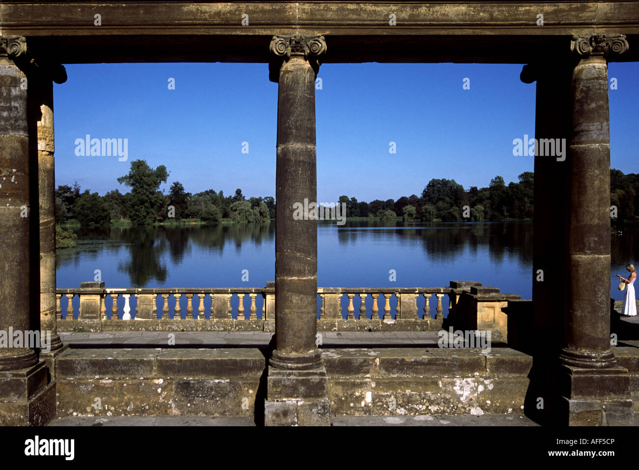 Lago presso il castello di Hever, Kent, Inghilterra Foto Stock