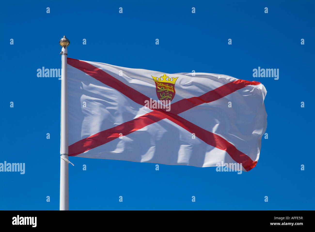dh FLAGS JERSEY Jersey flag uk Channel Islands standard Fly Colors Foto Stock