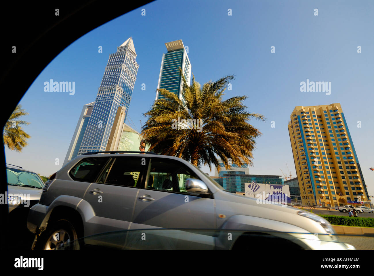 Grattacieli su Sheikh Zayed Road, Dubai, Emirati Arabi Uniti Foto Stock