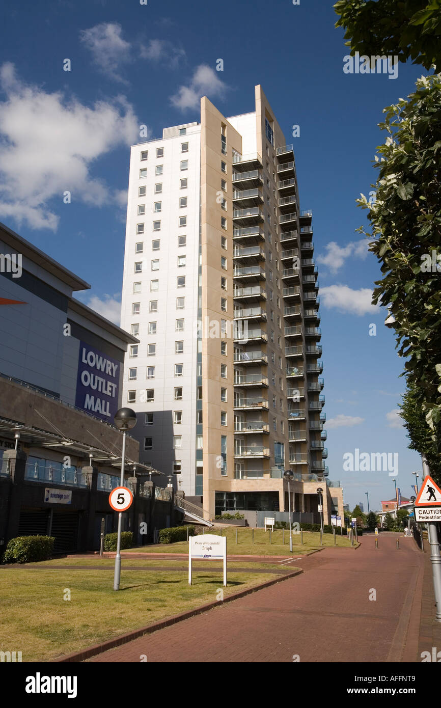 Manchester Salford Quays sovrano nuovo punto alto alloggiamento privato al Lowry Centre Foto Stock