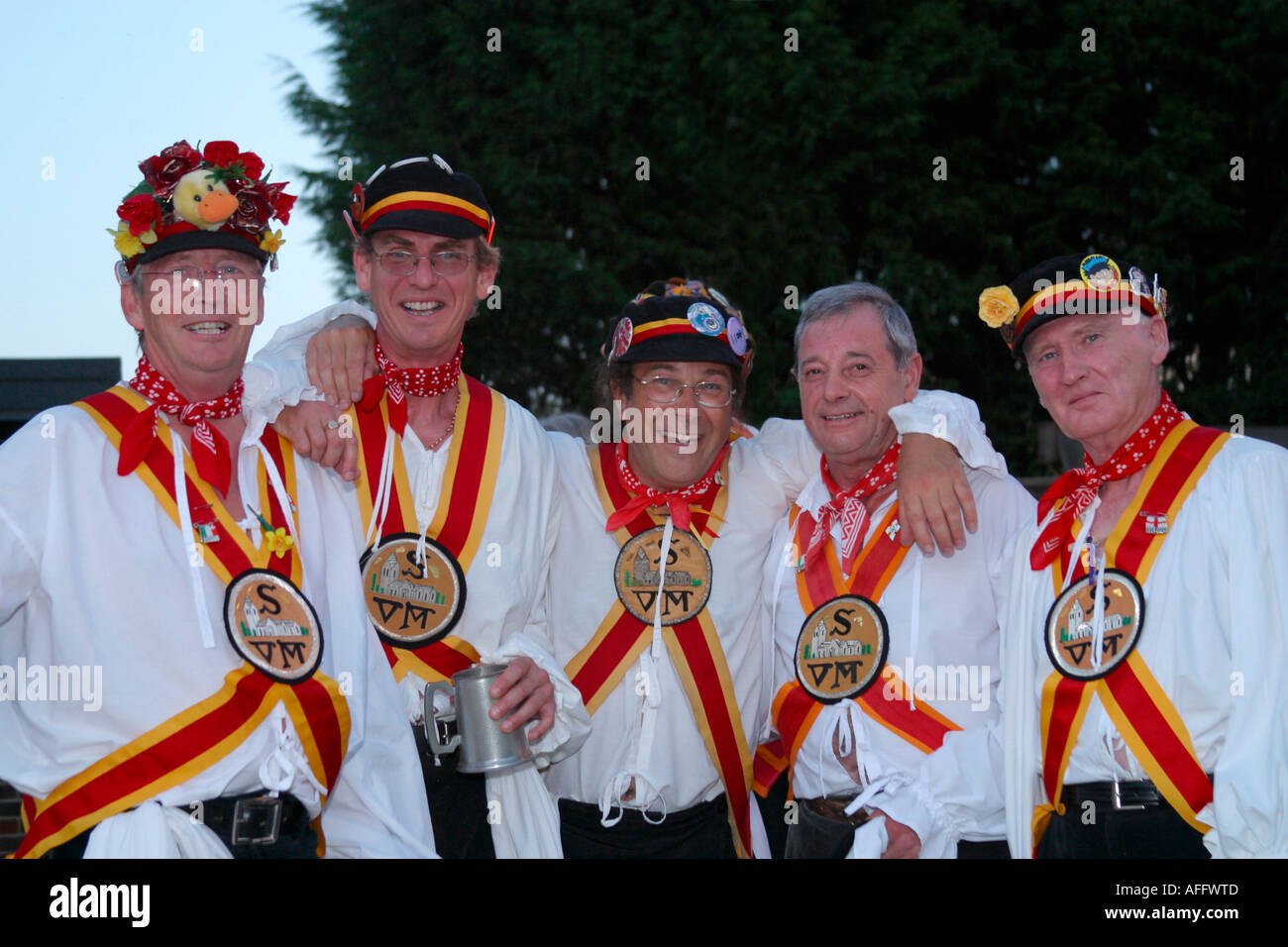 Gruppo dei maschi di Morris ballerini. Regno Unito Foto Stock