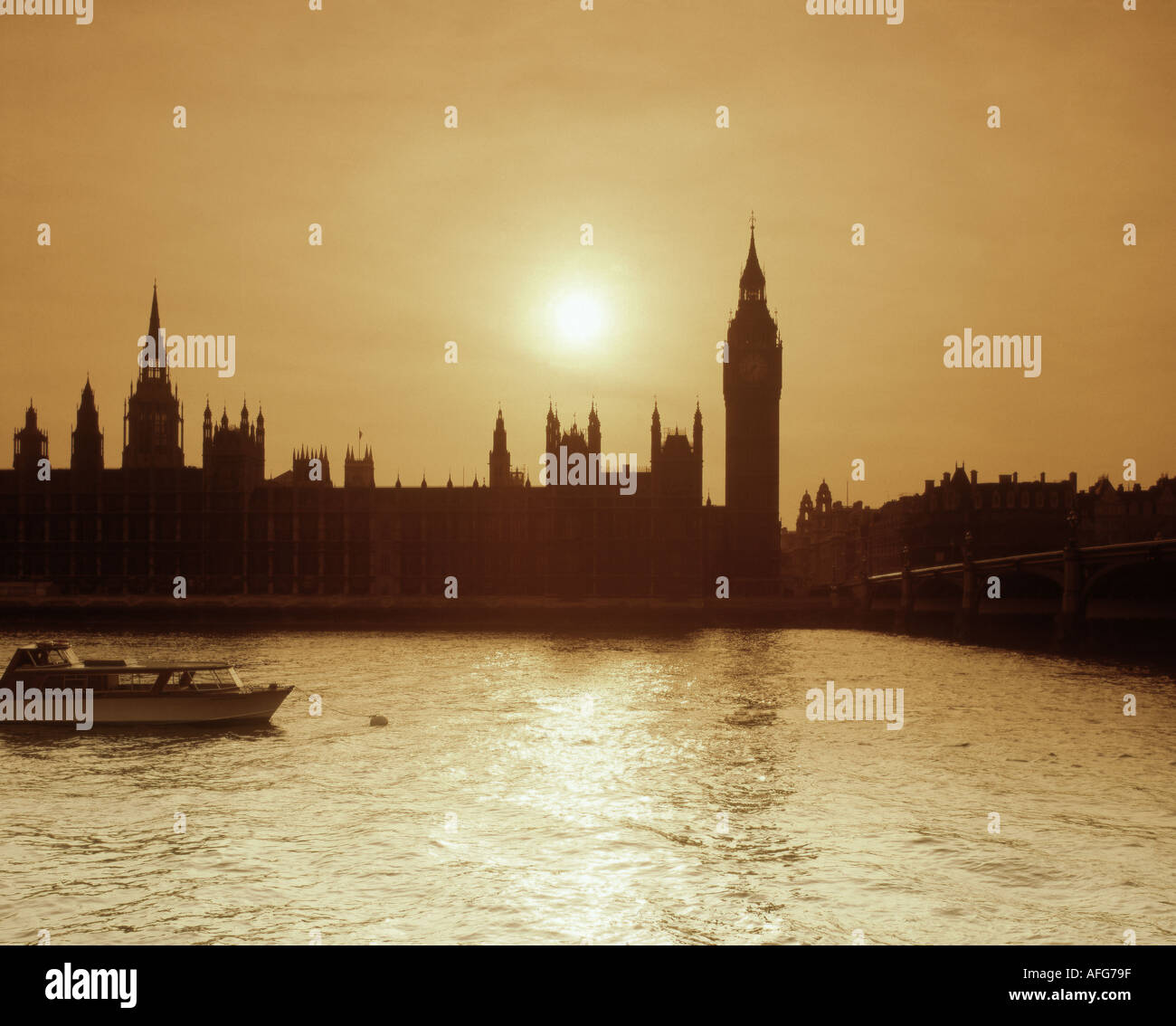 GB - LONDRA: Case del Parlamento al tramonto Foto Stock
