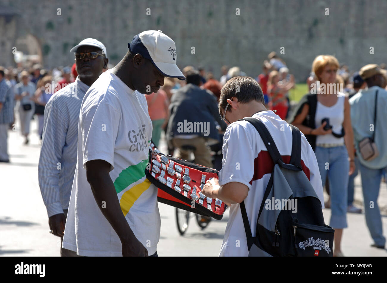 Venditore ambulante dalla Torre Pendente di Pisa Toscana Italia Foto Stock