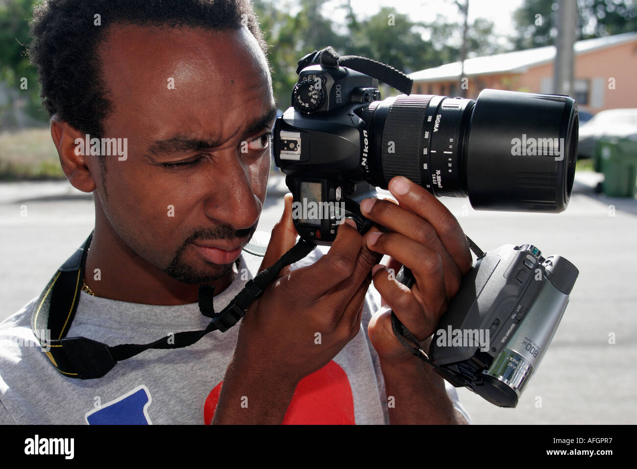Miami Florida,Little Haiti,pulizia volontari servizio di comunità volontariato lavoratori del lavoro di volontariato,lavoro di squadra che lavorano insieme servendo hel aiuto Foto Stock